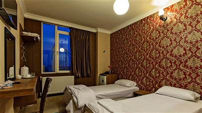 اتاق دو تخته هتل زنده رود اصفهان (یاقوت سابق)